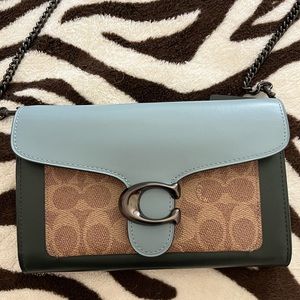 COACH CLUTCH TABBY HANDBAG